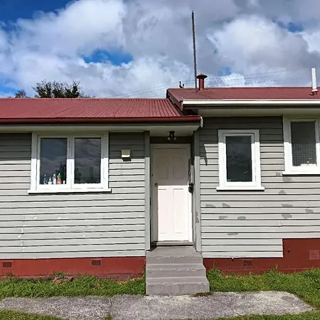 3 Bedrooms Plus Lounge And Kitchen And Bathroom And Laundry